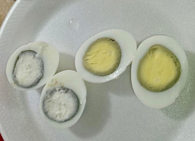 Цвет куриного яйца, это не болезни, а корм